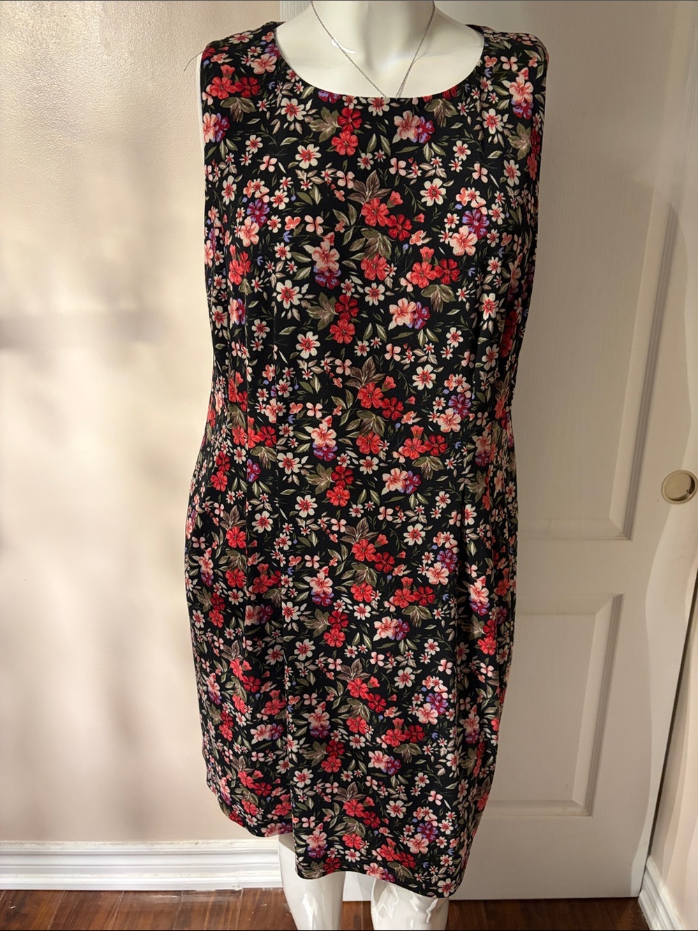 Laura’s Black Floral Sleeveless Shift Dress with Red & Pink Blooms 14s